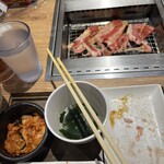 Yakiniku Raiku - キムチとワカメスープ