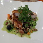 ビストロ ダイア - 三河地鶏もも肉　皮目をパリパリに焼いたソテー　角切り野菜のグリーンソース