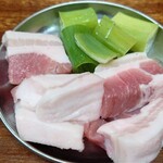 大衆酒場 若林 - 豚バラ　400円