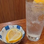 大衆酒場 若林 - 酎ハイ（ボール）　280円・レモン　100円