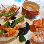 シュマン - オマール海老のポアレとイカ墨のパエリア　熱々のビスクスープ添え 