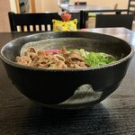 まるはま - 松阪牛入り伊勢うどん　1,595円(税込)  ※横からも