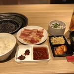 Kokusangyuu Yakiniku Kuidon - 