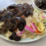 九州ラーメン友理 - きくらげどかしても具沢山