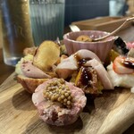 Dietro i tempi - 左側のパテが旨いのです