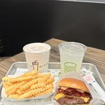 SHAKE SHACK - 