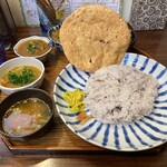 月と亀 - チキンカレー定食+小鉢ポークビンダルー