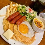 カフェ マチルダ - パリッとソーセージはよくボイルされてます！