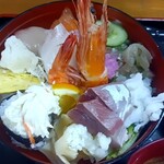 Kaiten - 日替わり海鮮のクオリティーは低いものです。美味しくありませんでした。ご飯も冷たく硬い。