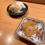 鮨 つぼみ - 子持ち昆布とガリ