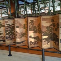 伝承千年の宿 佐勘 - ロビー入口の大屏風