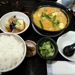 定食や - もつ煮定食（８８０円）です。２０１３年１２月