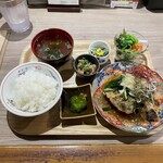 Hachi Ichi - 台湾蒸し鶏スパイスとハーブ