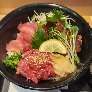 立飲み寿司 三浦三崎港 めぐみ水産_0