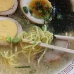 Maboroshi Ken - 塩ラーメン、ミックス(豚骨+鶏ガラ)スープ　味玉トッピング