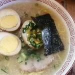 Maboroshi Ken - 塩ラーメン、ミックス(豚骨+鶏ガラ)スープ　味玉トッピング
