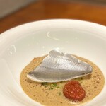 馳走西健一 - ・泳がせエボダイ、キタアカリピューレ、静岡県産 ミニトマト、甲殻類のビスク風ソース