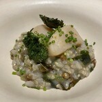 馳走西健一 - ・平貝のソテー、もち麦と玄米のリゾット