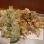 こころや - ホタルイカと菊芋天ぷらアップ