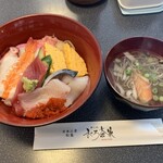 まぐろ茶家 - 海鮮ちらし丼　お椀付　1,680円