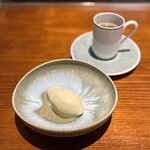 Chisou Nishikenichi - ・ピスタチオの自家製アイスクリーム
      ・ホットコーヒー