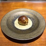 馳走西健一 - ・鮮魚のパイ包み(泳がせタチウオ、オニオンソテー、大葉、ブールブランソース)