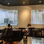 中國名菜 龍坊 - 店内。地下でも開放感あります！