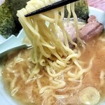 家系ラーメン まこと家 - 麺リフト