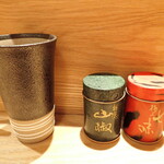 Yakitori Ichiha - 卓上の山椒と七味