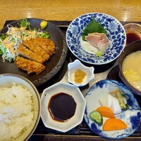 ダイナミックキッチン＆バー 響  新宿サザンタワー店 - 週替わりメインとお刺身