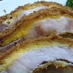 丸八とんかつ店 - それでは断面をパチリと。