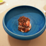 Maison DIA Mizuguchi - 名古屋コーチン、ポーチドエッグ、インカの目覚め、スモークシャボン玉で香りつけ、トリュフをすりおろす