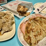 Also - 豚肉ワンタン、炸鶏排、葱餅のハムチーズ焼き