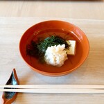 味道広路 - 汁物 凍み豆腐と帆立と松藻