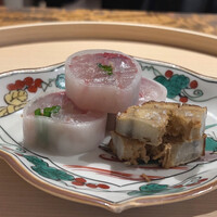 温石 - 真鯵（静岡県駿河湾産、サスエ前田魚店）の蕪砧巻き
                    素揚げ大浦太牛蒡（静岡県産）
                    