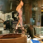 鮮魚とおばんざい 浜金 - カツオ藁焼きしてます
