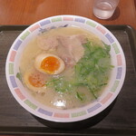 博多ラーメン はかたや - 博多ラーメン(フツウ)　290円　＋　煮玉子　150円