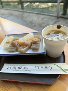 Hagashouten - 味噌こんにゃく350円は、味噌汁（辛子味噌）付き。