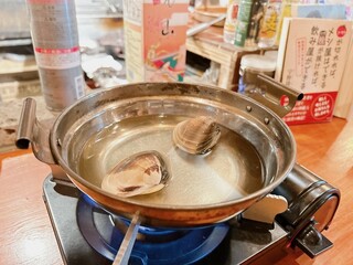 Gobou No Teppen - 同じく、ちょい飲み手帖セットの
                        ハマグリの小鍋(出汁が多い⤴︎⤴︎)