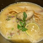 NEXT□ - 牡蠣白湯 超える＋牡蠣飯＋カキフライ 3個（アップ）