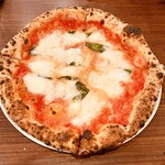 ソローノ - こちらはマルゲリータを水牛モッツァレラに変更+550円