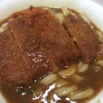 なか卯 - カツカレーうどん☆
            
            やっぱり加齢ゴリラは今日もカレー♫
            和風出汁カレー_|＼○_ﾋｬｯ ε=＼＿○ﾉ ﾎｰｳ!!
            
            汁跳ねても〜た……(ू˃̣̣̣̣̣̣︿˂̣̣̣̣̣̣ ू