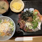 Oshokujidokoro Itarutei - 海鮮丼の小1400円