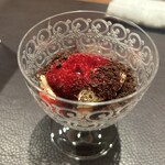 イル アオヤマ - ザバイヨーネ、バニラジェラート、完熟いちご