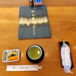博多名代 吉塚うなぎ屋 - 漬物とお茶