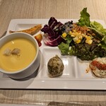 Kampo Feriche - コーンスープ、キッシュ、フライドポテト、あおさのゼッポリーニ、明太子ポテトサラダ、グリーンサラダ