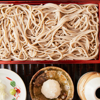 The domestically produced "100% buckwheat soba" is delicious.