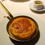 レストラン・セン - 活けオマール海老とそら豆のスフレ　エストラゴンのバターソース