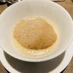 ドゥ・クルール - 根セロリのフランに栗のポタージュ　コーヒーの泡添え