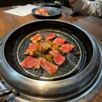 あみやき亭 - 焼いてる